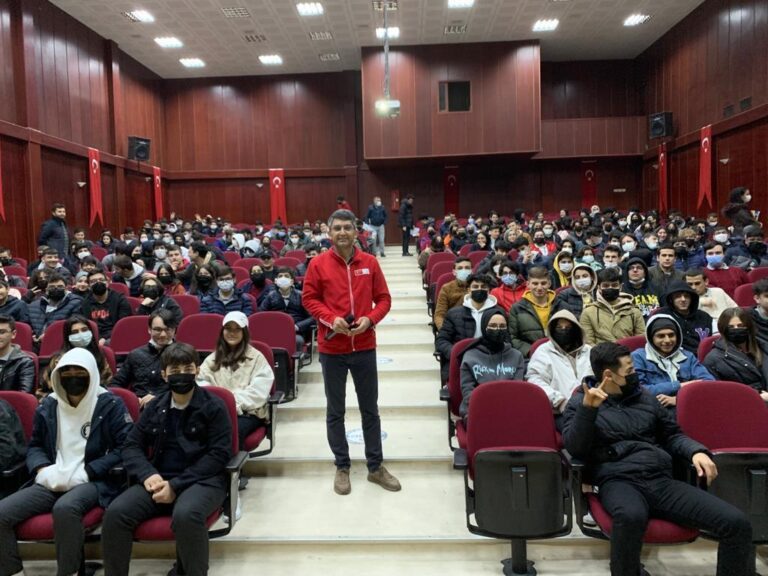 Gençlere sel farkındalık eğitimi verildi