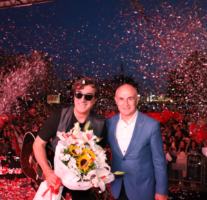 Büyükçekmeceli gençler Ayna Grubu ile coştu