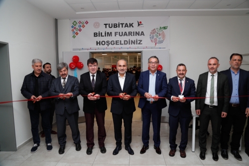 ARNAVUTKÖYLÜ ÖĞRENCİLER BİLİM VE SANATIN ÖNCÜSÜ