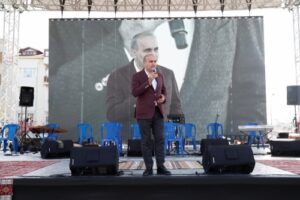 YÖRESEL LEZZETLER FESTİVALİ’NDE, 15 BİN KİŞİYE ÇİĞ KÖFTE DAĞITILDI