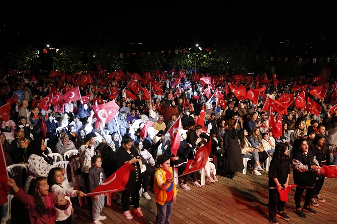 BAŞAKŞEHİR’DE 19 MAYIS COŞKUYLA KUTLANDI