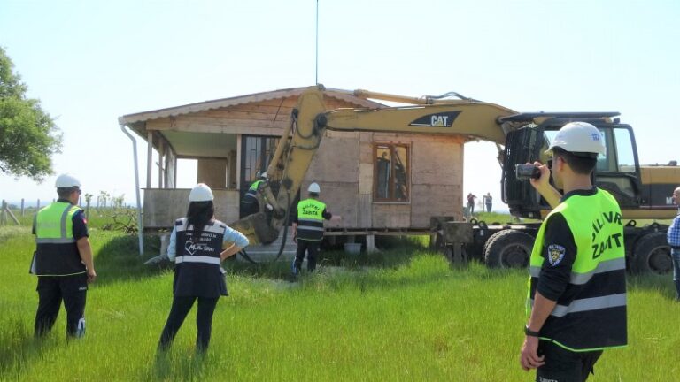 BÜYÜKÇAVUŞLU’DA 54 KAÇAK YAPI YIKILDI