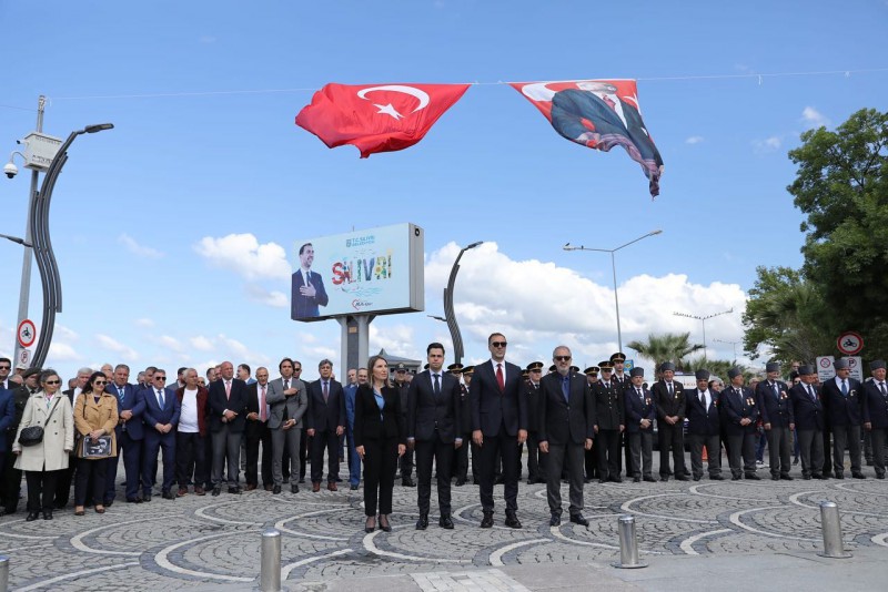 19 MAYIS RESMİ TÖRENLE KUTLANDI