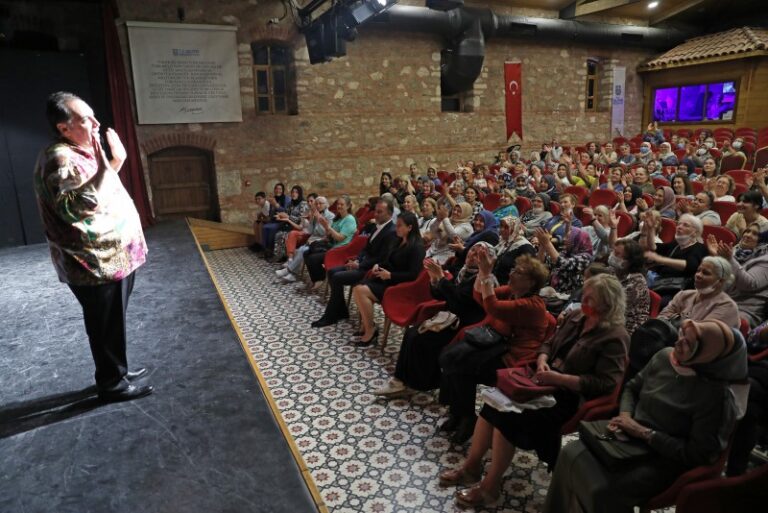 SİLİVRİLİ KADINLARIN TİYATRO KEYFİ