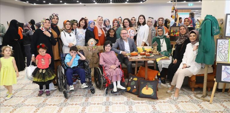 BAŞAKŞEHİRLİ KADINLARIN YILSONU KARMA SERGİSİ GÖRÜCÜYE ÇIKTI