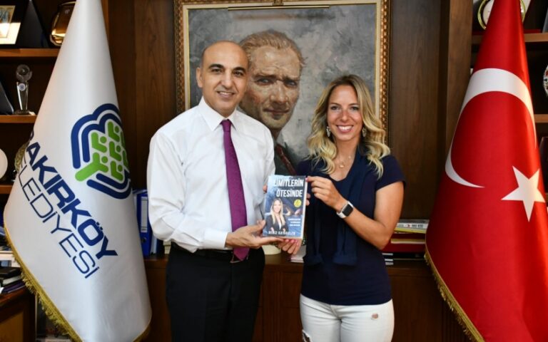 ŞAMPİYON YÜZÜCÜ KAYADELEN BAŞKAN KERİMOĞLU’NU ZİYARET ETTİ