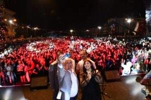 BAŞKANIMIZ MESUT ÜNER’İN GENÇLERE ARMAĞANI MEZUNİYET ŞENLİĞİ’NDE BİNLERCE KİŞİ BİR ARAYA GELDİ