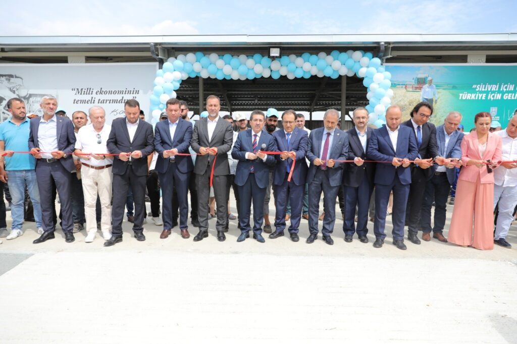 İstanbul’un ilk canlı hayvan pazarı Silivri’de açıldı