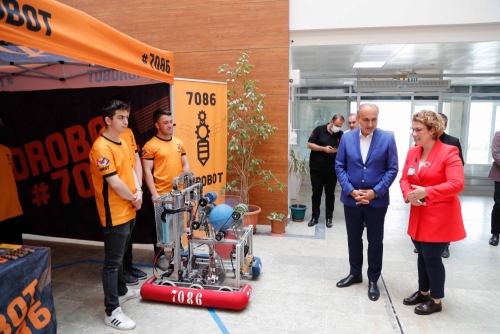 ARNAVUTKÖY’DE GELECEĞİN MESLEKLERİ KONUŞULDU