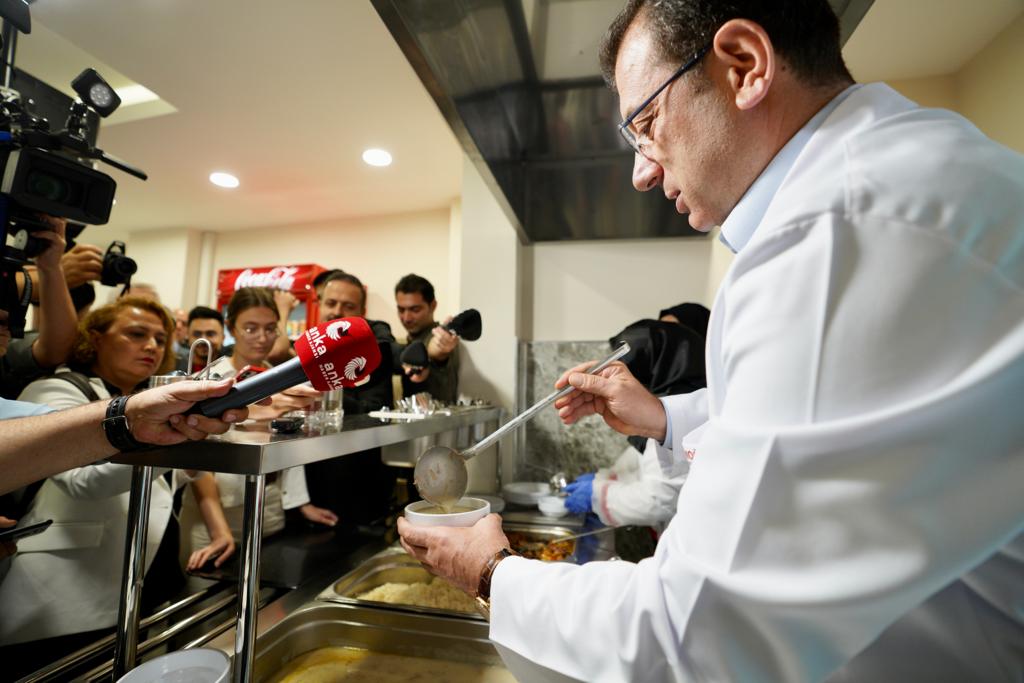 İLK TABLDOTLARI DAĞITAN İMAMOĞLU: TEMEL ÇÖZÜM İYİ BİR EKONOMİ YÖNETİMİYLE MÜMKÜN