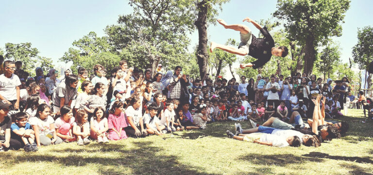 ÇOCUKLAR BAHAR ŞENLİĞİNDE DOYASIYA EĞLENDİ