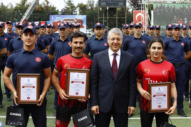 İBB İTFAİYESİ 2022’NİN MEZUNLARINI VERDİ