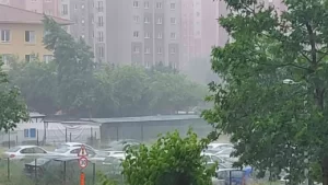 Silivri’de sağanak yağış su baskınlarına neden oldu