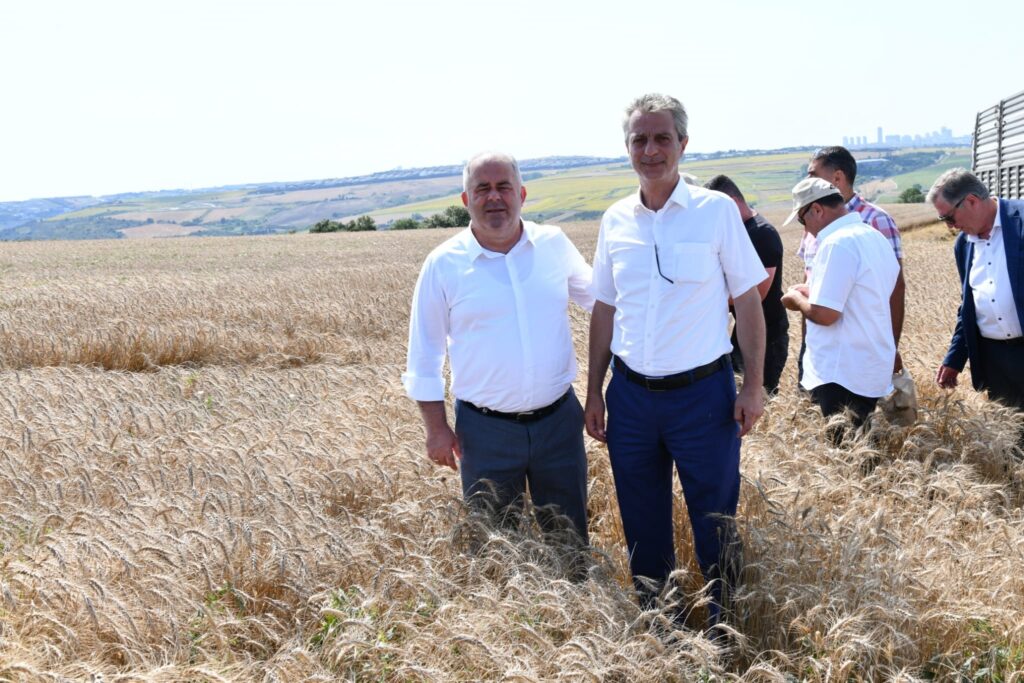 BAŞKAN MESUT ÜNER “EKİYORUZ, BİÇİYORUZ VATANDAŞLARIMIZLA PAYLAŞIYORUZ”