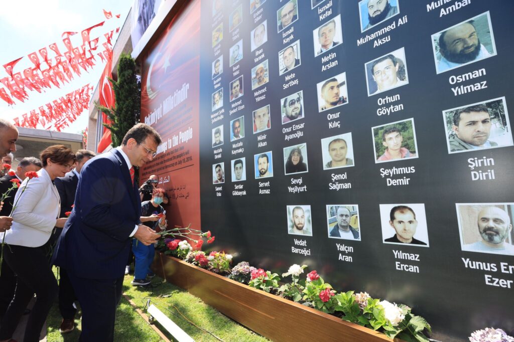 15 TEMMUZ ŞEHİTLERİ İBB ÖNÜNDE ANILDI