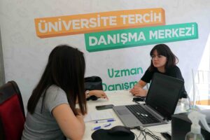 Bağcılar Belediyesi’nden öğrencilere üniversite tercihi desteği