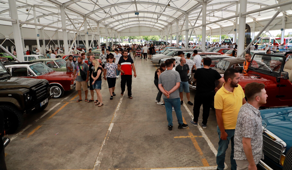 Klasik otomobil tutkunları Büyükçekmece’de buluştu