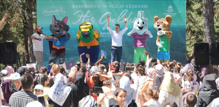 BAŞAKŞEHİR’DE BİR YANDA PİKNİK BİR YANDA TÖREN