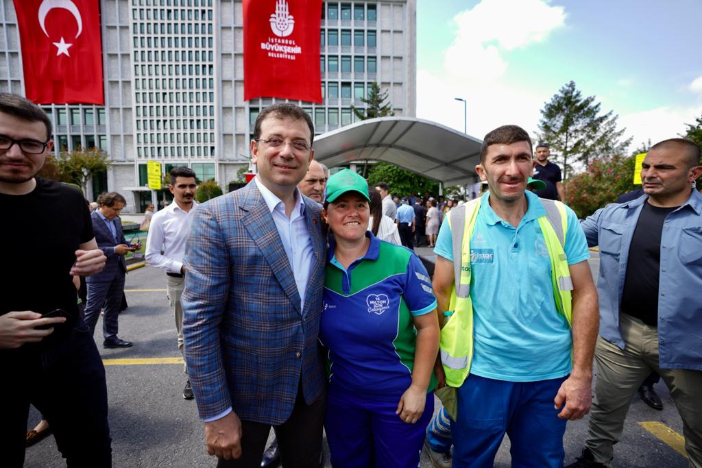 MESAİ ARKADAŞLARININ KURBAN BAYRAMI’NI KUTLAYAN İMAMOĞLU: SİZLERDEN İSTEĞİM; 16 MİLYONA EŞİT BAKTIĞINIZI HİSSETİRMENİZ