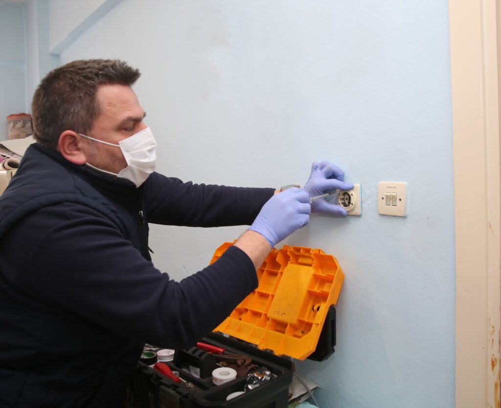 EV TEMİZLİĞİ VE KUAFÖRLÜK HİZMETİYLE BAYRAM ÖNCESİ YÜZLER GÜLDÜ