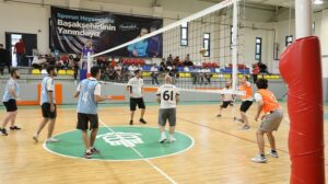 BAŞAKŞEHİRLİ VOLEYBOL TURNUVASI’NDA HEYECAN BAŞLADI