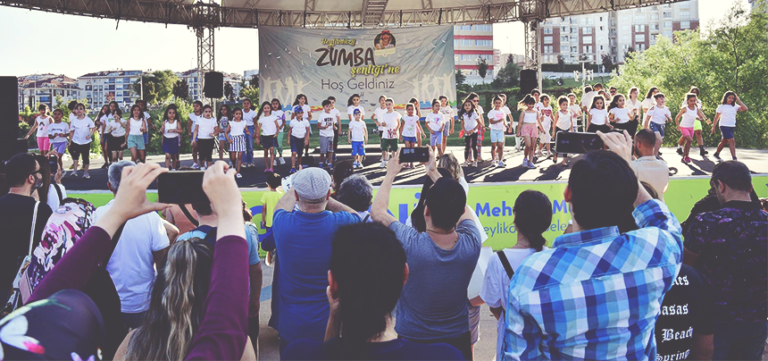 YAŞAM VADİSİ’NDE ZUMBA ŞENLİĞİ