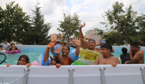 Roman çocukların havuz hayali gerçekleşti