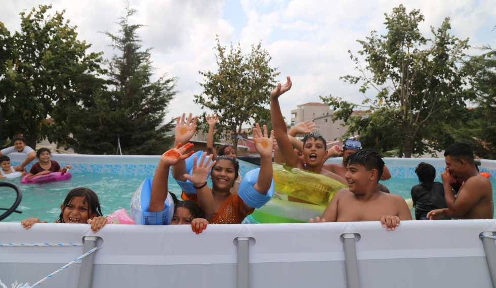 Roman çocukların havuz hayali gerçekleşti