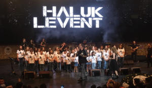 Haluk Levent’e çocuk sesleri korosu eşlik etti