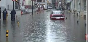 SİLİVRİ’DE, YOĞUN YAĞIŞ NEDENİYLE BAZI MAHALLELERDE SU BASKINLARI MEYDANA GELDİ.