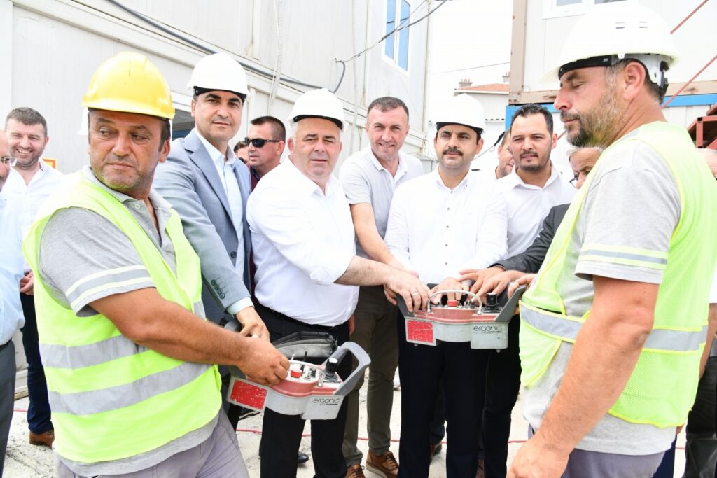 BAŞKAN MESUT ÜNER “ÇANAKÇA’MIZ ÖRNEK ALINACAK MODERN BİR OKULA KAVUŞUYOR”