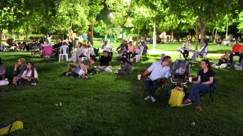 BAŞAKŞEHİR’DE AÇIK HAVA SİNEMA NEŞESİ