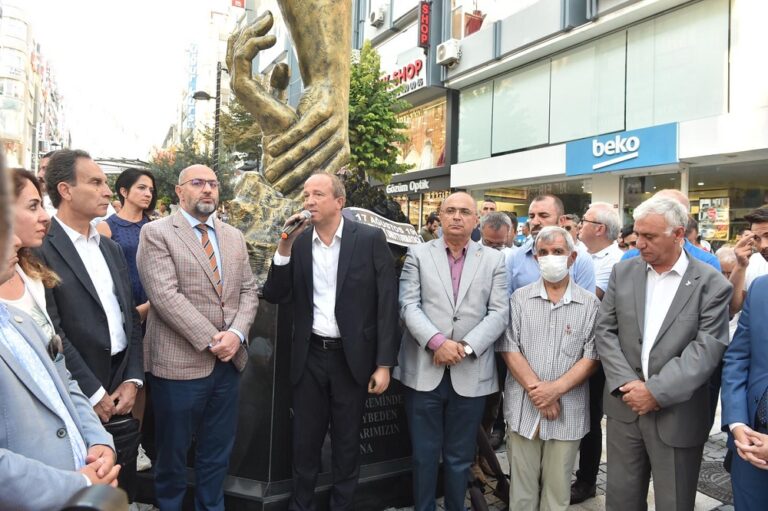 MARMARA DEPREMİ’NDE HAYATINI KAYBEDENLER AVCILAR’DA ANILDI