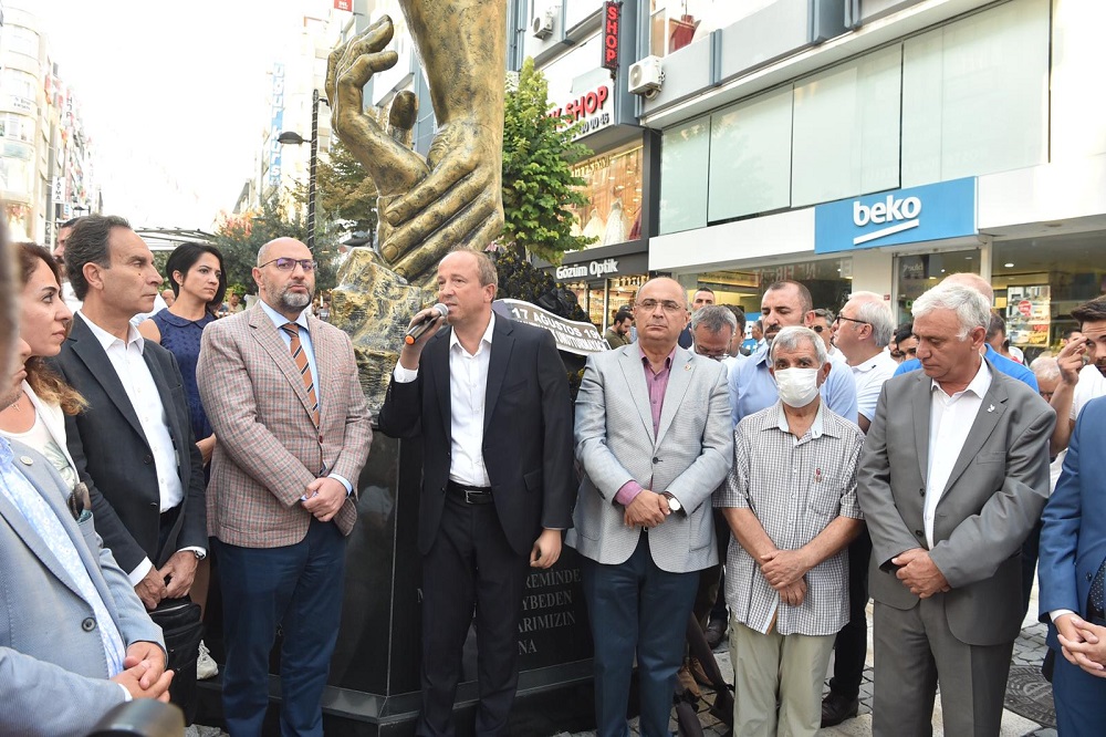 MARMARA DEPREMİ’NDE HAYATINI KAYBEDENLER AVCILAR’DA ANILDI