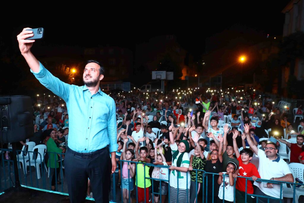 Bağcılar’da yıldızlar altında sinema keyfi