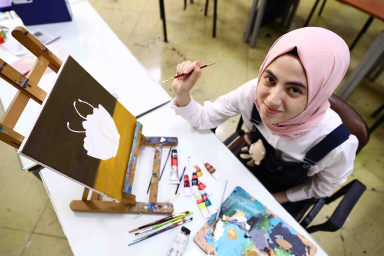 İşitme Engelli Emine, Engelliler Sarayı’nda hayallerine kavuştu