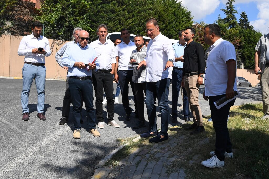 BEYLİKDÜZÜ’NÜN KALDIRIMLARI YENİLENİYOR