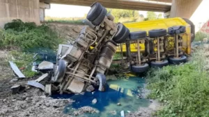 Silivri’de kamyon viyadükten aşağı uçtu: 1 yaralı