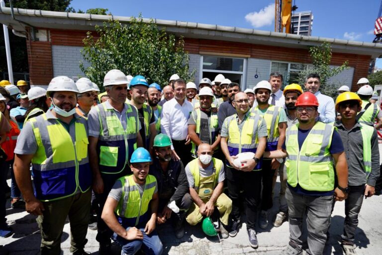 İMAMOĞLU’NDAN ‘DURDURULAN METROLAR’ YANITI: MÜTEAHHİTLER TEK TARAFLI FESİH HAKKINI KULLANDI, YENİ İHALEYE ÇIKIP YOLUMUZA DEVAM EDECEĞİZ