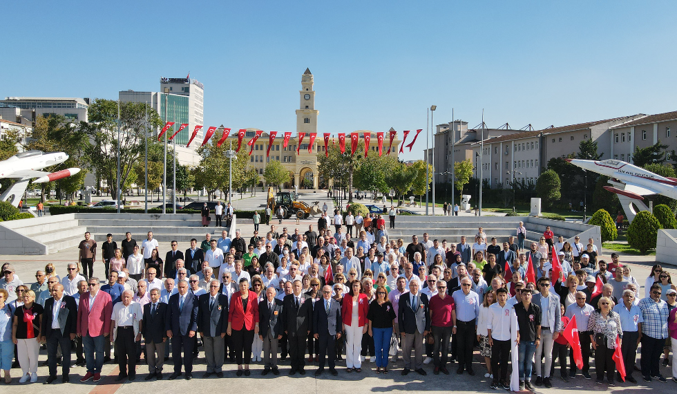 İzmir’in kurtuluşu ve CHP’nin kuruluşu coşkuyla kutlandı