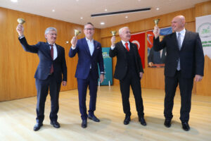 BAŞAKŞEHİR’DE İLK DERS ZİLİNİ BAŞKAN KARTOĞLU ÇALDI