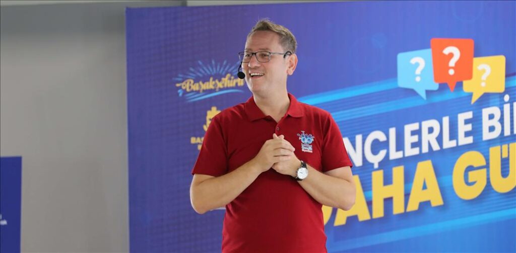 BAŞKAN KARTOĞLU GENÇLERLE İKİ MÜJDE VERDİ