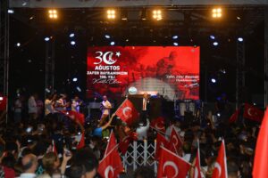 30 AĞUSTOS AVCILAR’DA COŞKUYLA KUTLANDI