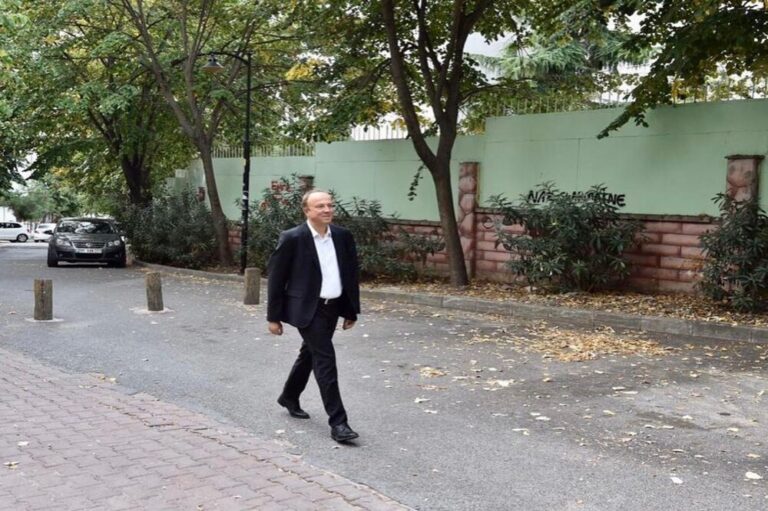 MAKAM ARACINI BIRAKTI BİR GÜNDE 24 BİN ADIM ATTI