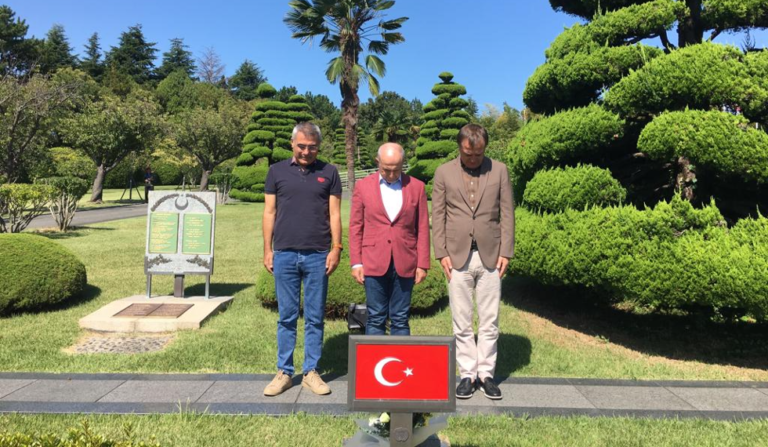 Başkan Akgün Güney Kore’deki Türk Şehitliğini ziyaret etti