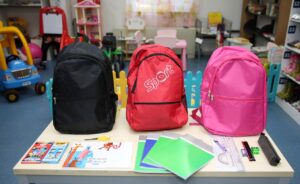 İHTİYAÇ SAHİBİ ÖĞRENCİLERE KIRTASİYE PAKETİ DESTEĞİ