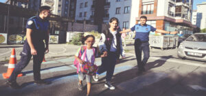 ZABITA EKİPLERİ ÖĞRENCİLERİN GÜVENLİĞİ İÇİN GÖREV BAŞINDA