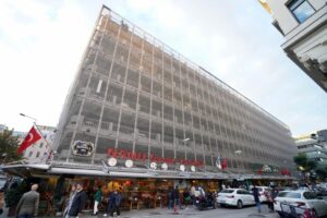 KATLI OTOPARK YIKILIYOR KARAKÖY MEYDANINA KAVUŞUYOR