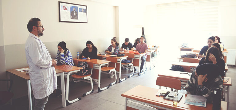 BEYLİKDÜZÜ’NDE LGS -YKS HAZIRLIK KURSLARI BAŞLADI