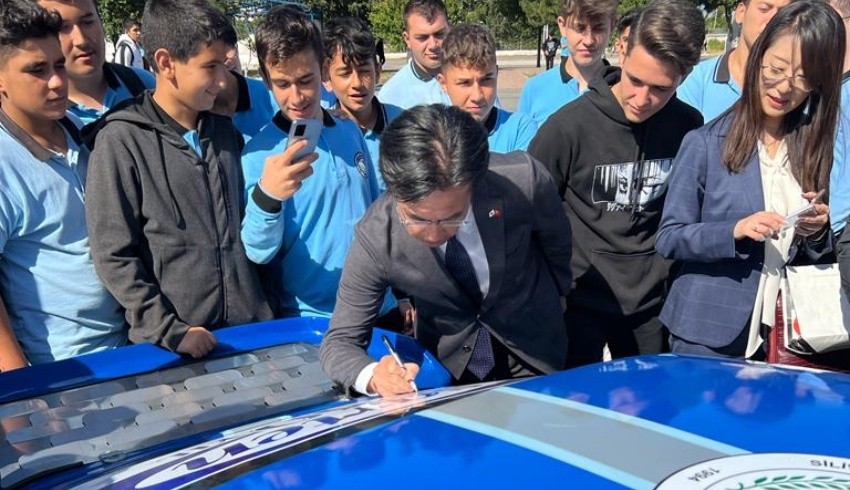 SİLİVRİ YUSUF SARIBEKİR MESLEKİ VE TEKNİK ANADOLU LİSESİ ÖĞRENCİLERİNİN ÜRETTİĞİ ELEKTRİKLİ OTOMOBİLE JAPON İMZASI